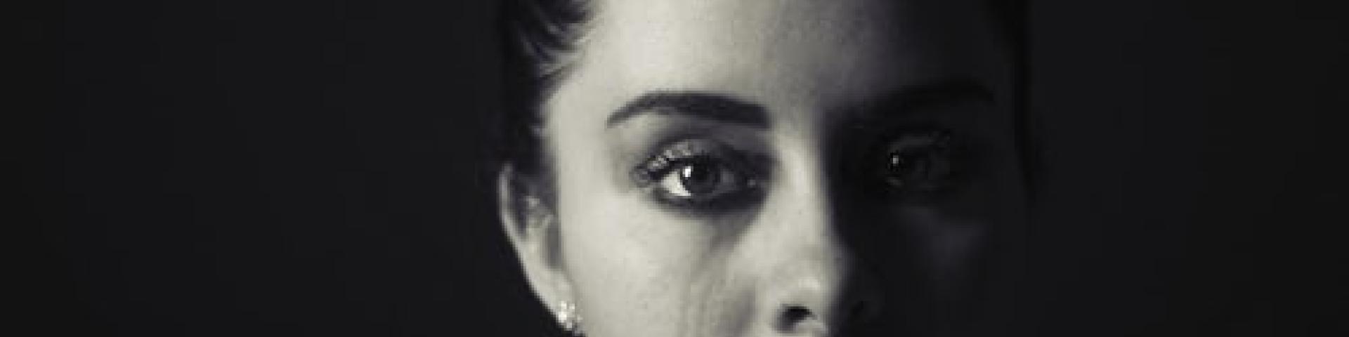 Picture of teenage girl crying 