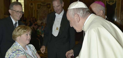 Bridget Brown shaking the hand of Pope Francis. 