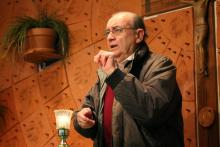 male sign language interpreter